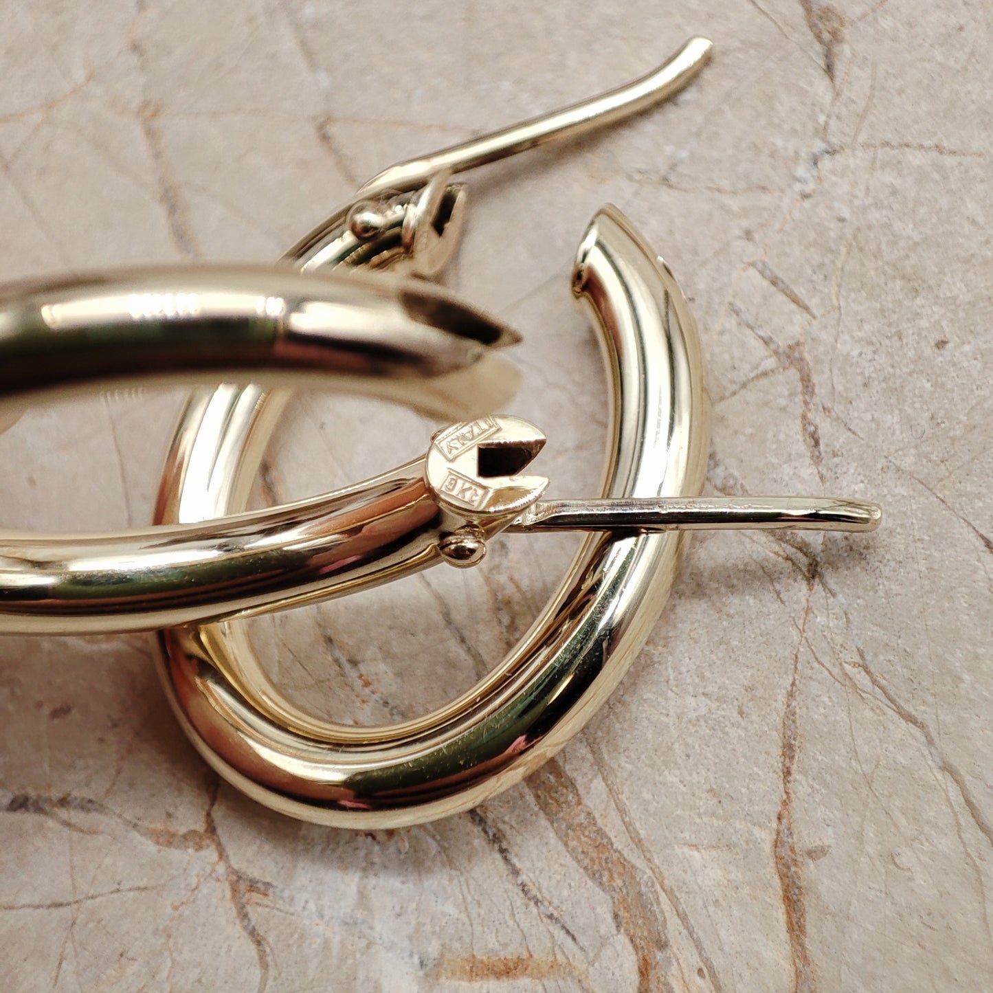 Smooth Oval Earrings in 9K gold