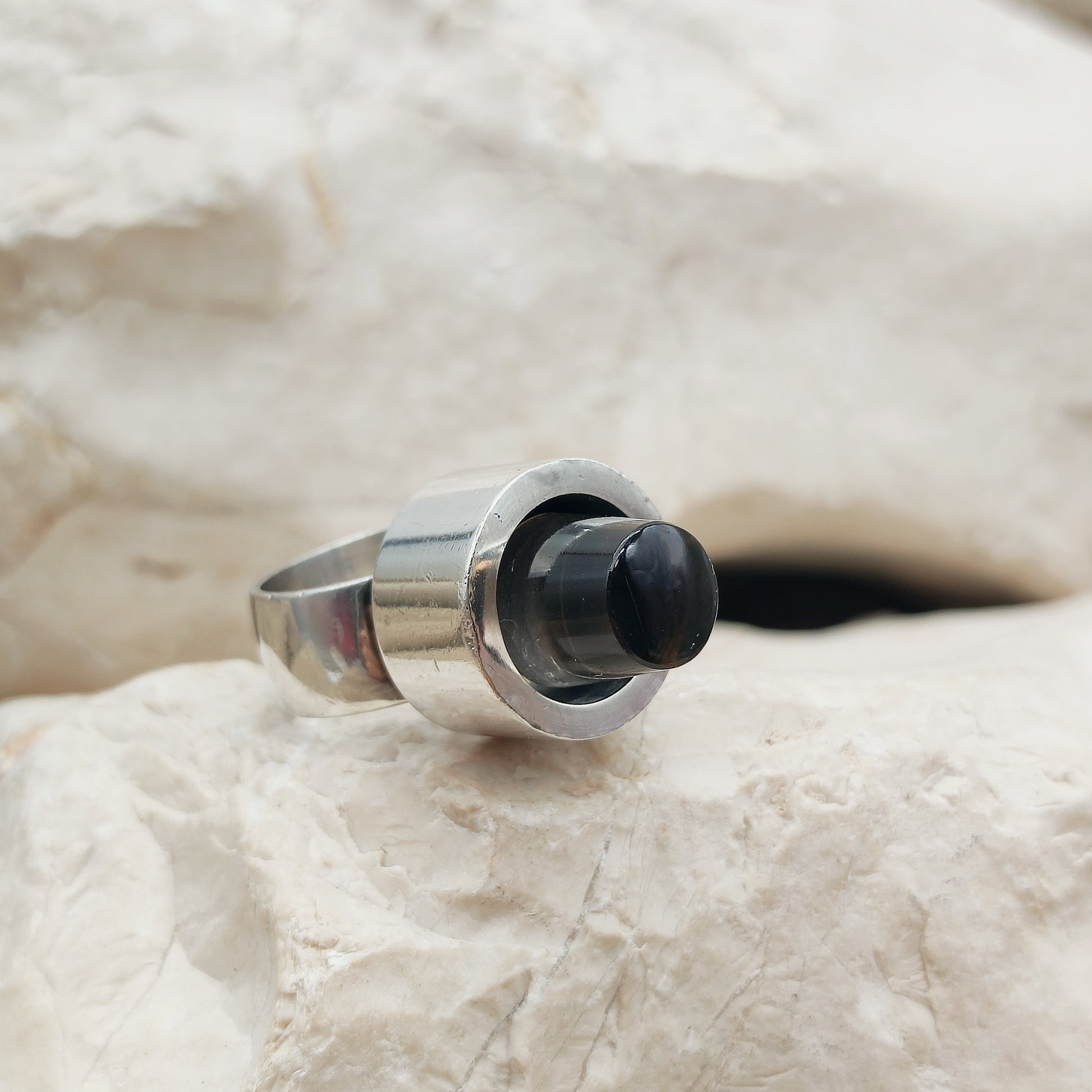 Detail rookkwarts kegel in sterling zilver