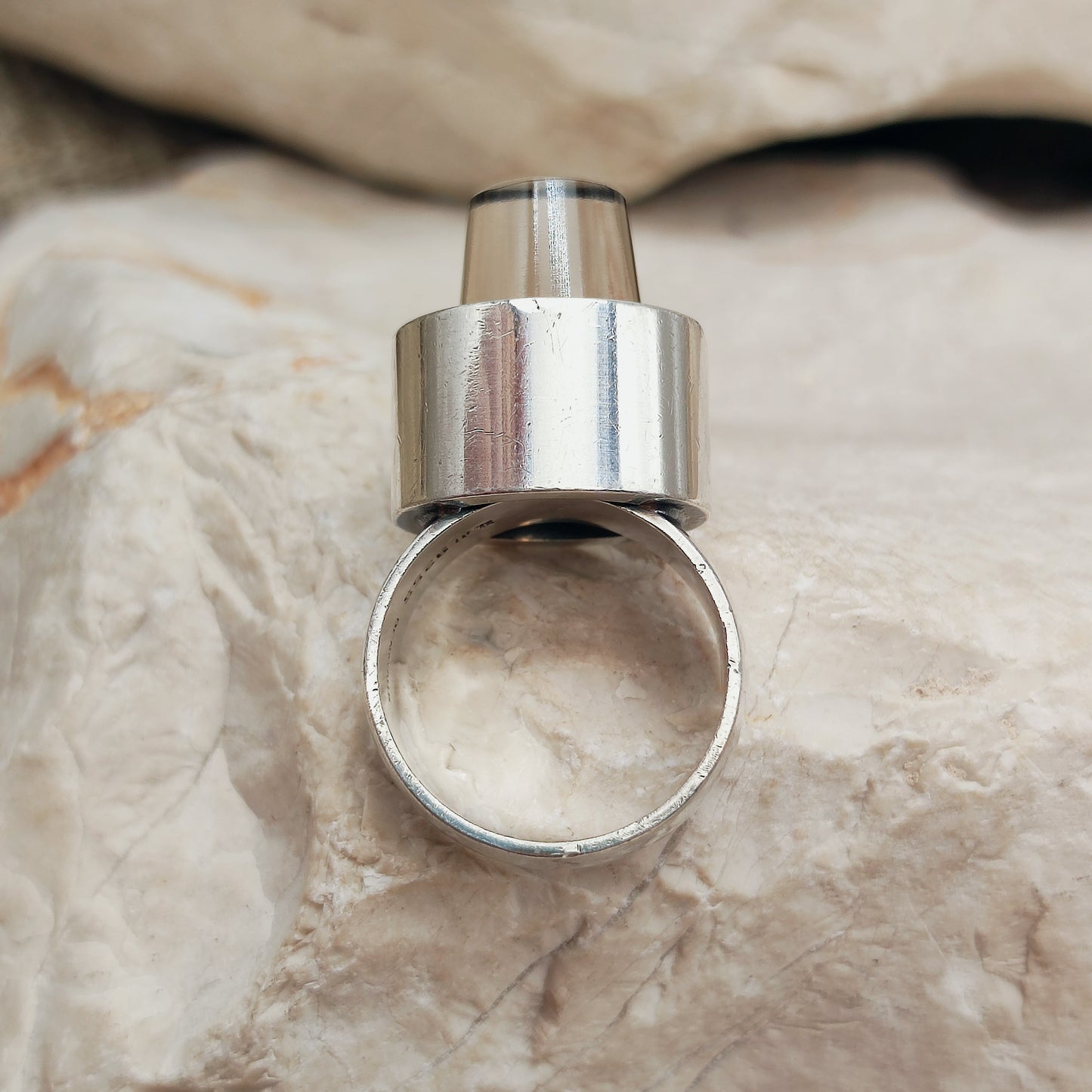 Hans Hansen zilveren ring met rookkwarts kegel zijaanzicht
