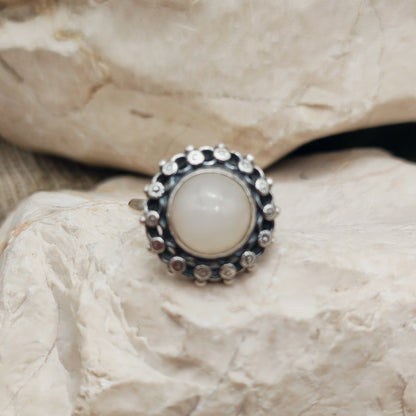 Vintage Interbellum White Quartz Silver Ring