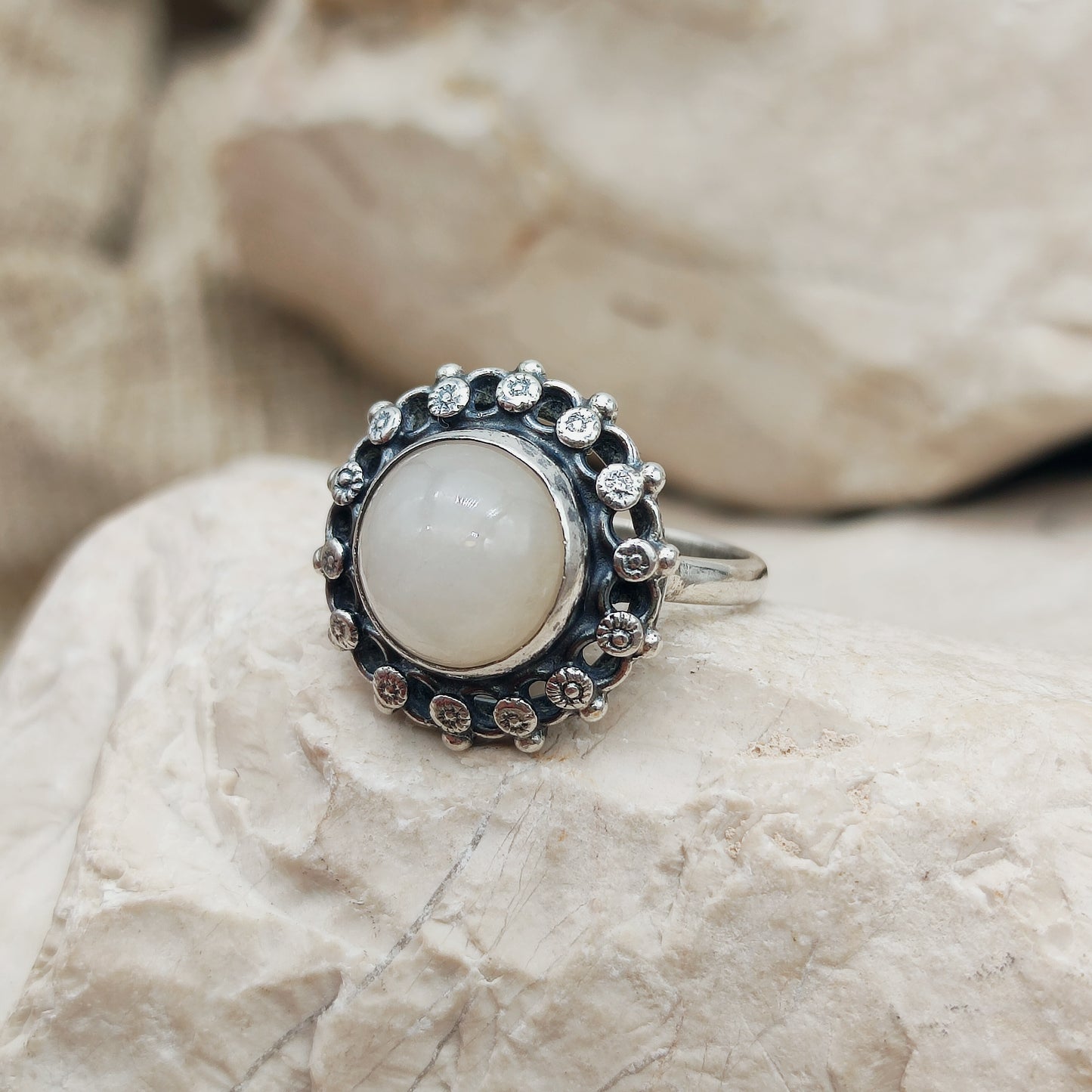 Vintage Interbellum White Quartz Silver Ring