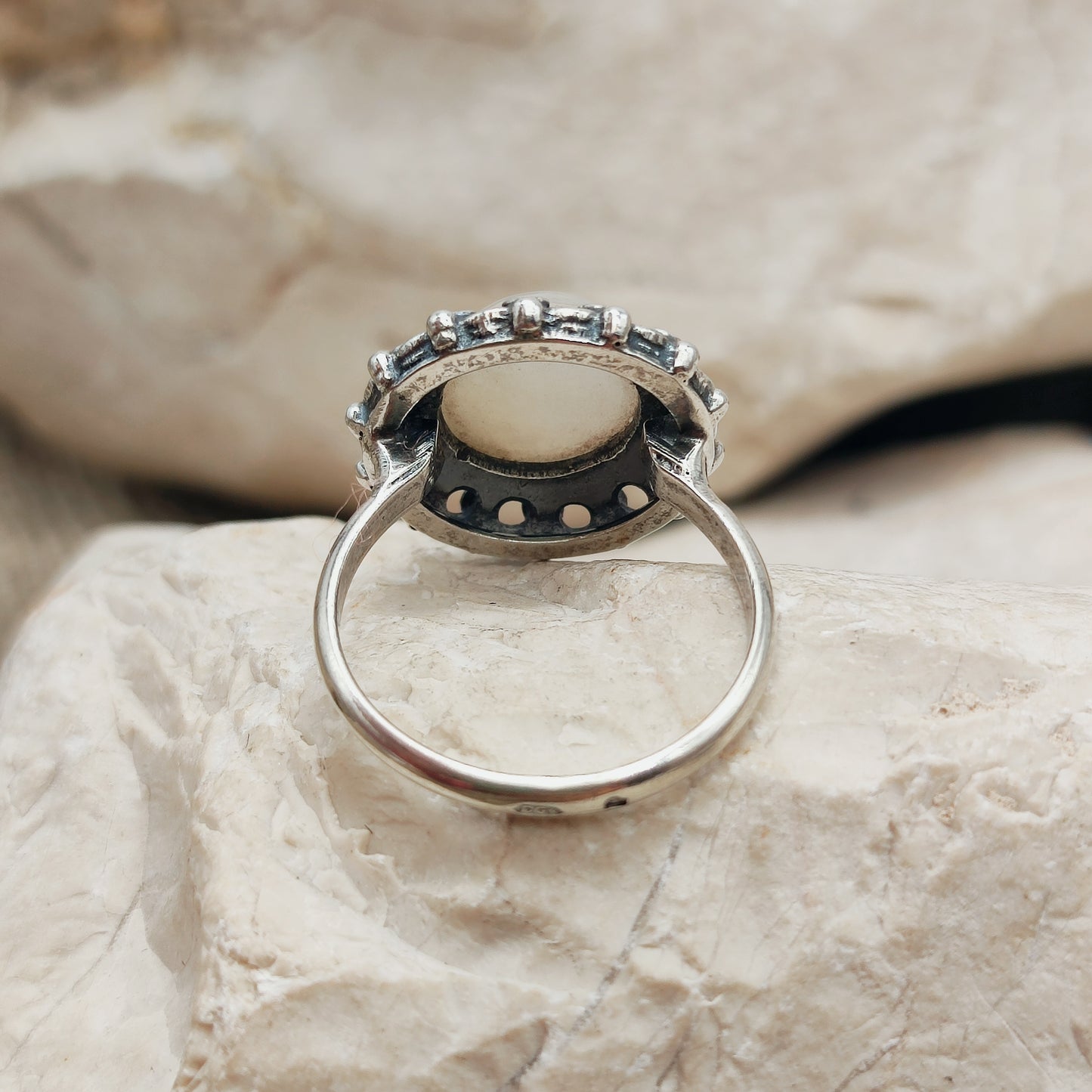 Vintage Interbellum White Quartz Silver Ring