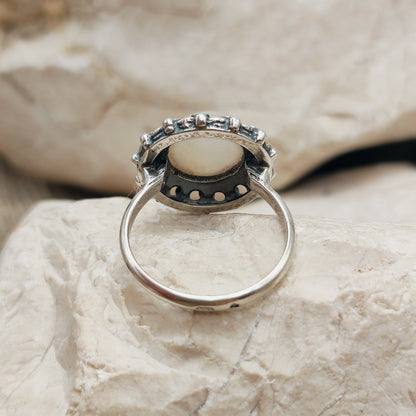 Vintage Interbellum White Quartz Silver Ring