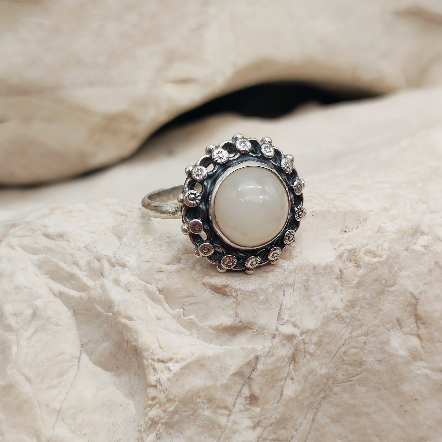 Vintage Interbellum White Quartz Silver Ring