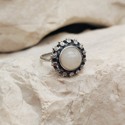 Vintage Interbellum White Quartz Silver Ring