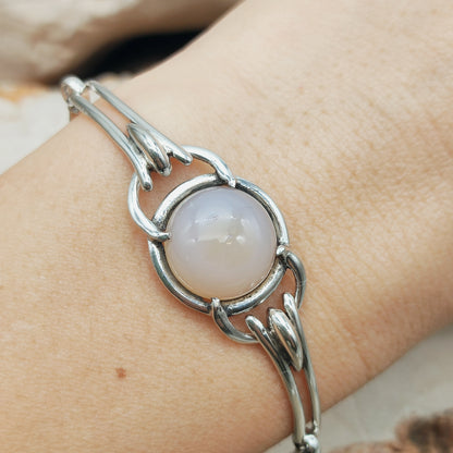 Armband gedragen om de pols