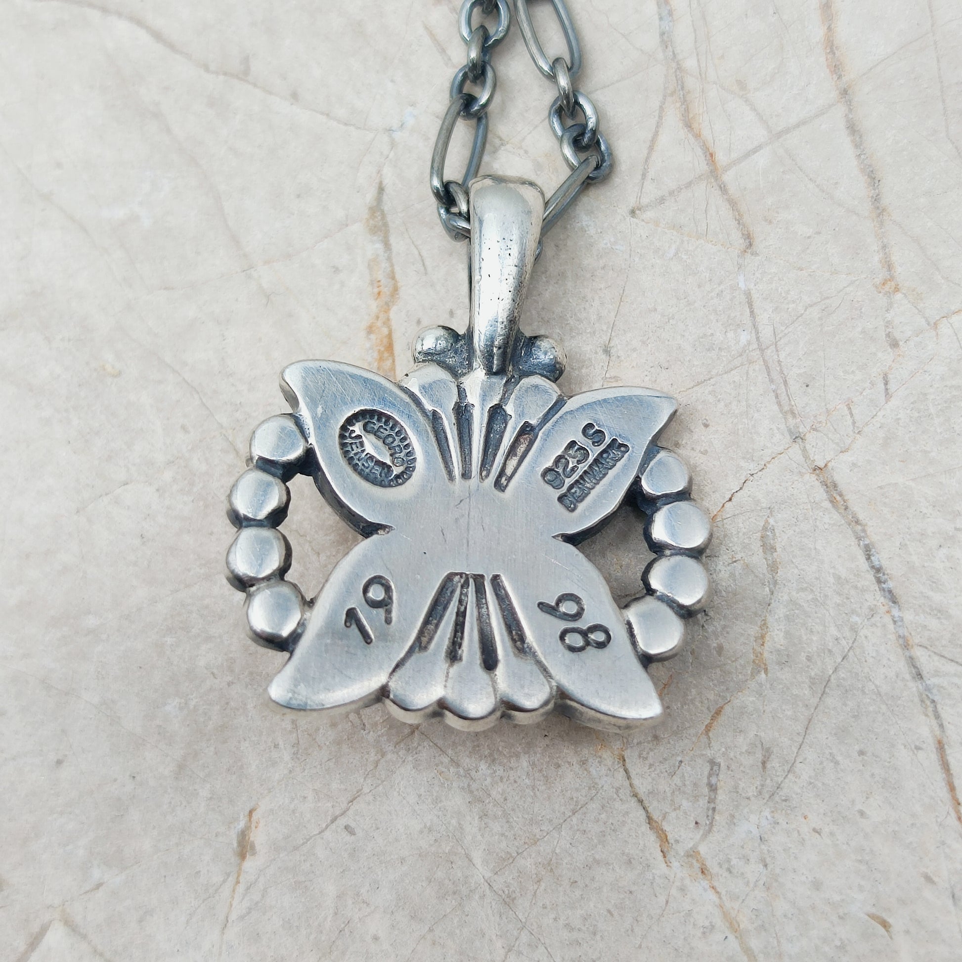 Achterzijde Georg Jensen hanger met keurmerken 925S Denmark 1998