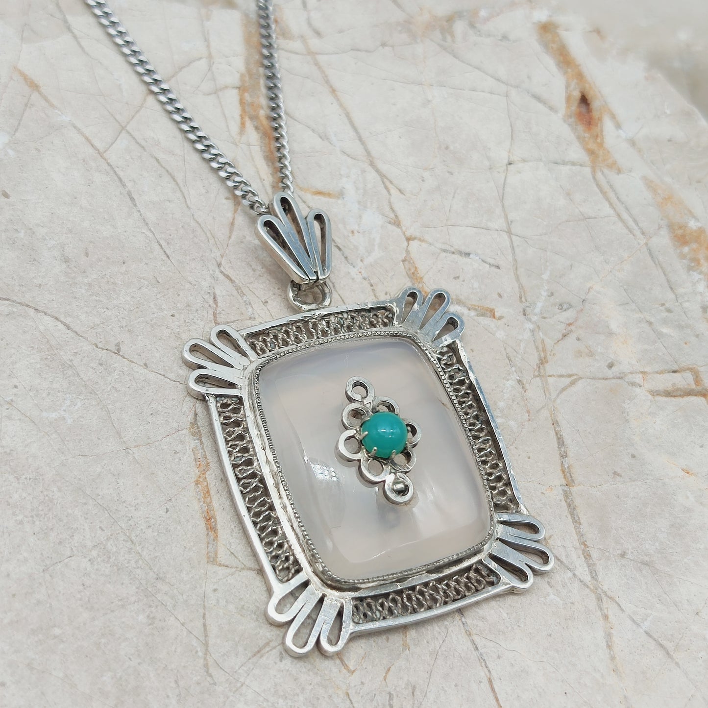 Nederlandse zilveren hanger met oud zwaardje, ca. 1920–1930