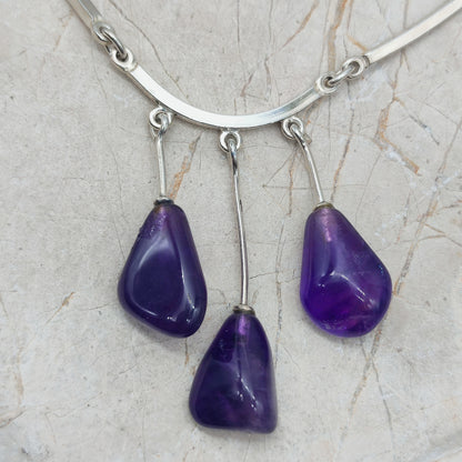 Organisch geslepen amethisten aan Deense zilveren ketting