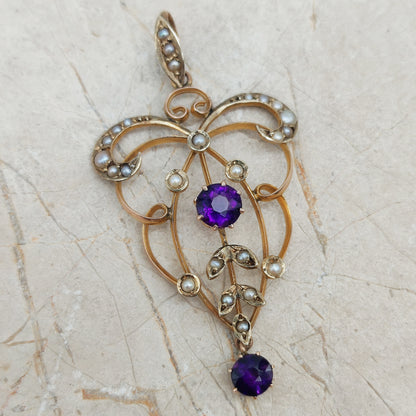 Edwardian lavaliere pendant in 9ct gold with amethysts and seed pearls, early 1900s.