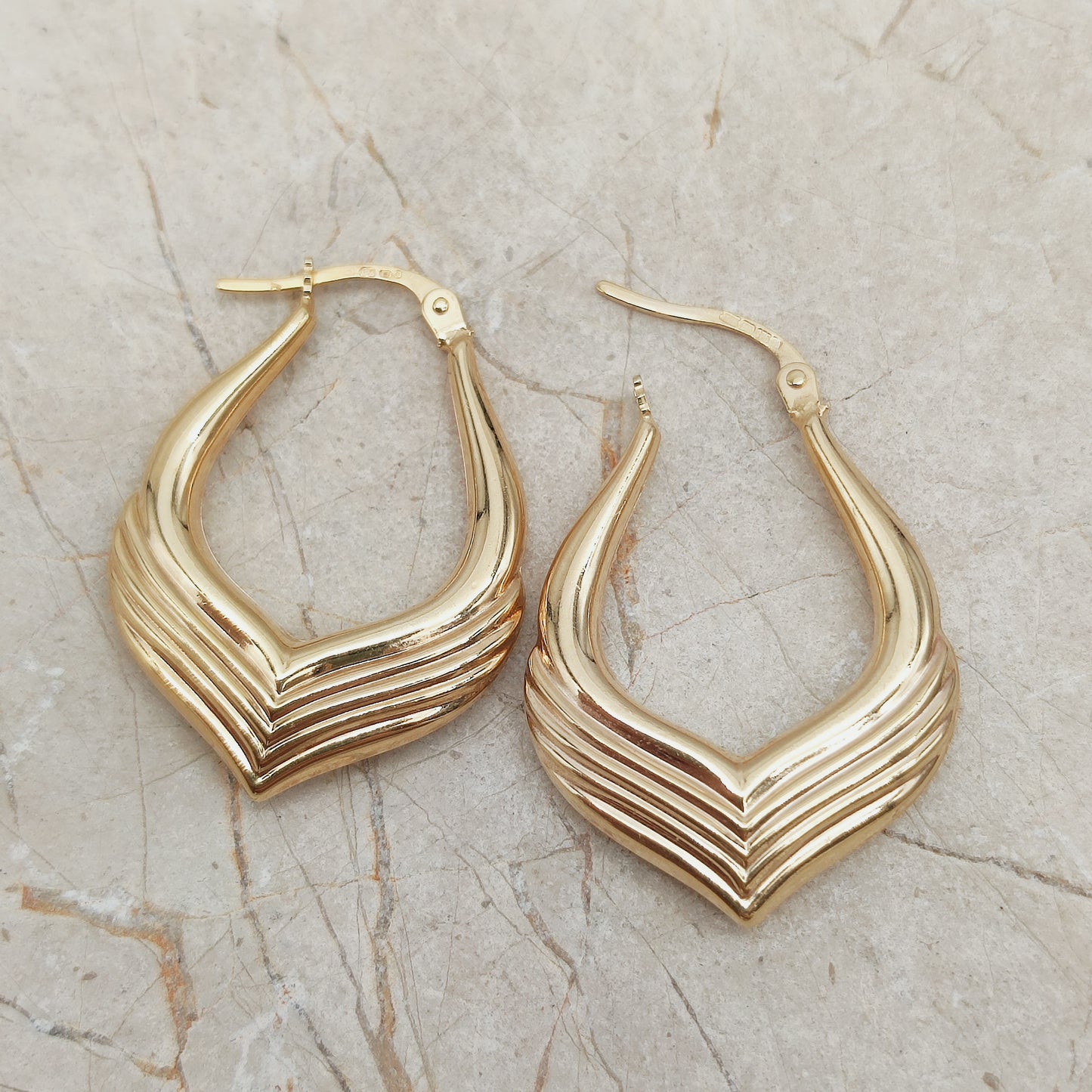 Vintage Italiaanse gouden creolen met geïntegreerde sluiting