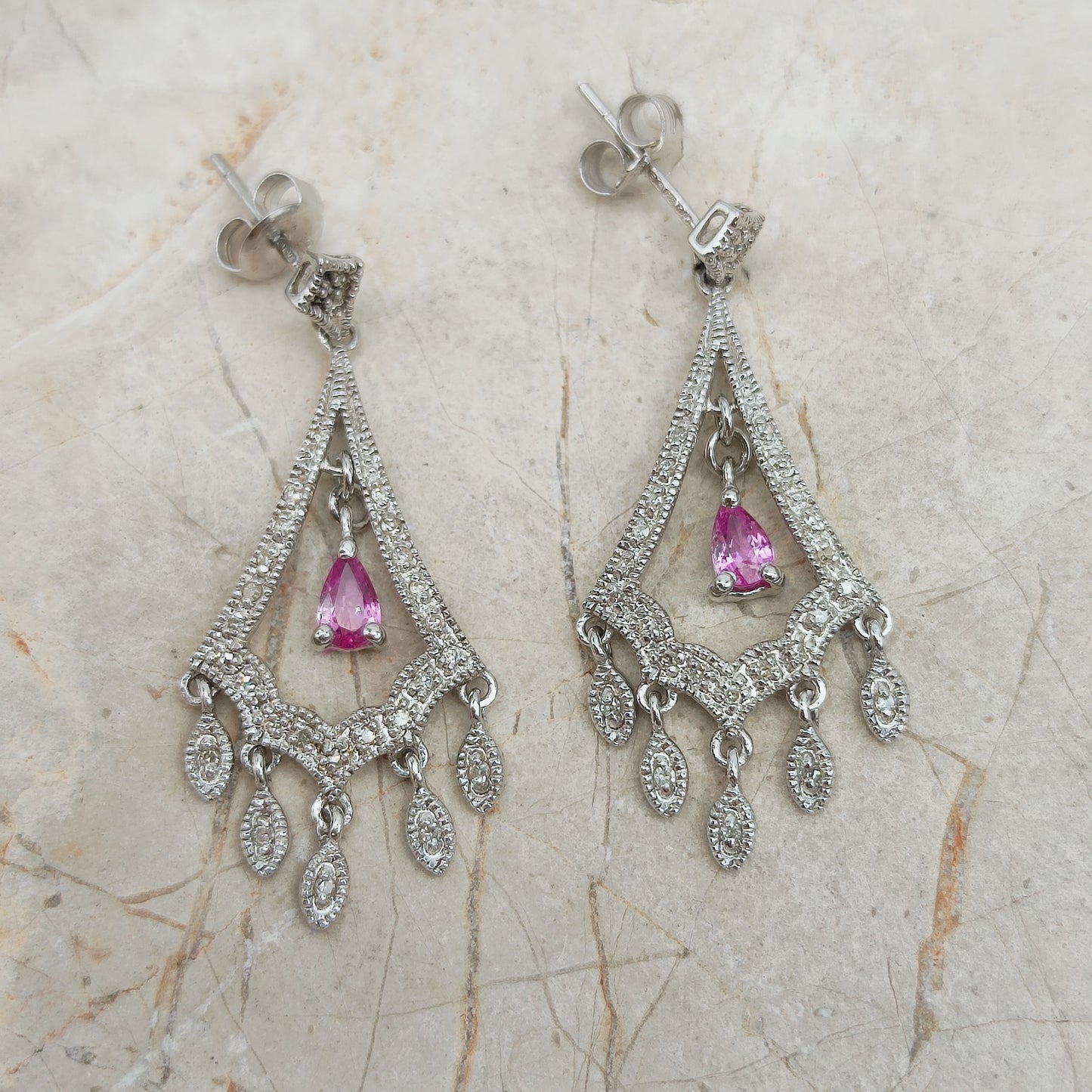 9 karaat witgouden oorbellen met diamant en roze saffier