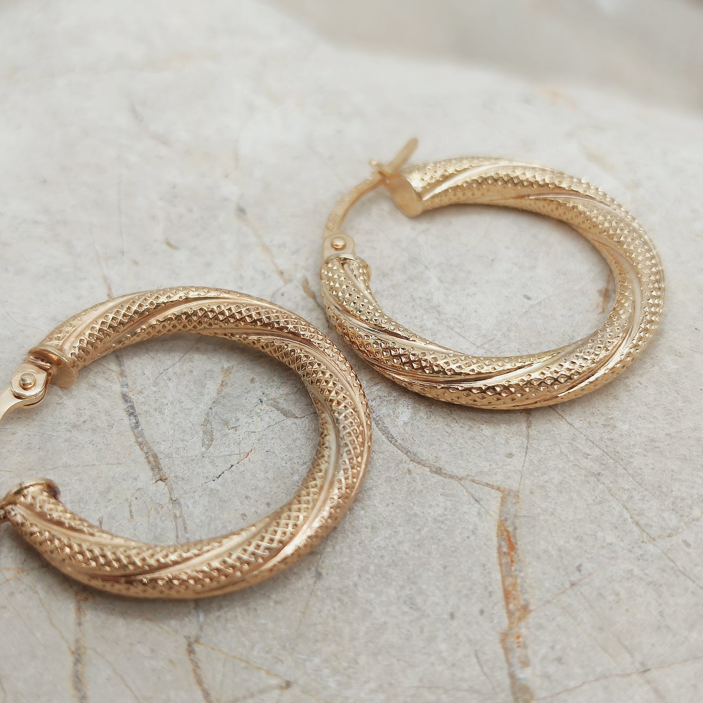 Vintage 9ct Gold Hoop Earrings by UnoAErre