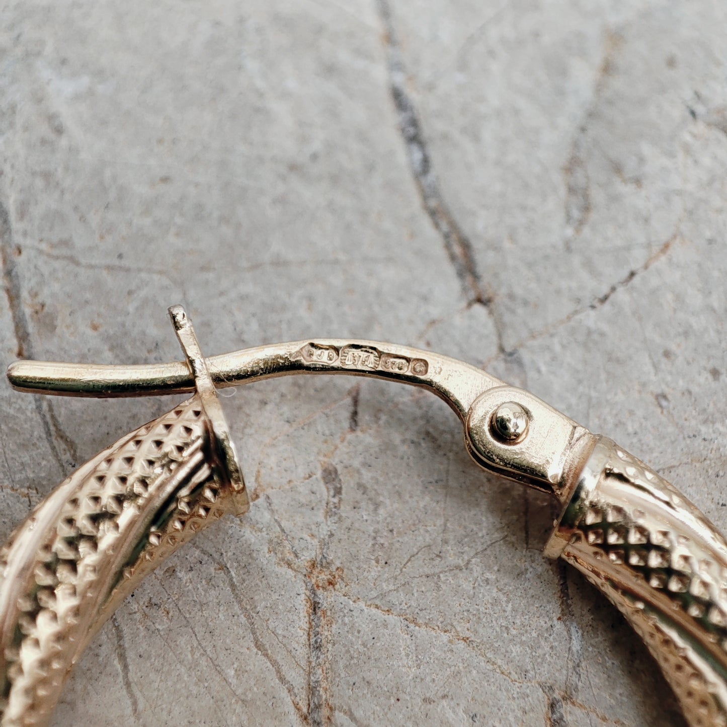 Vintage 9ct Gold Hoop Earrings by UnoAErre