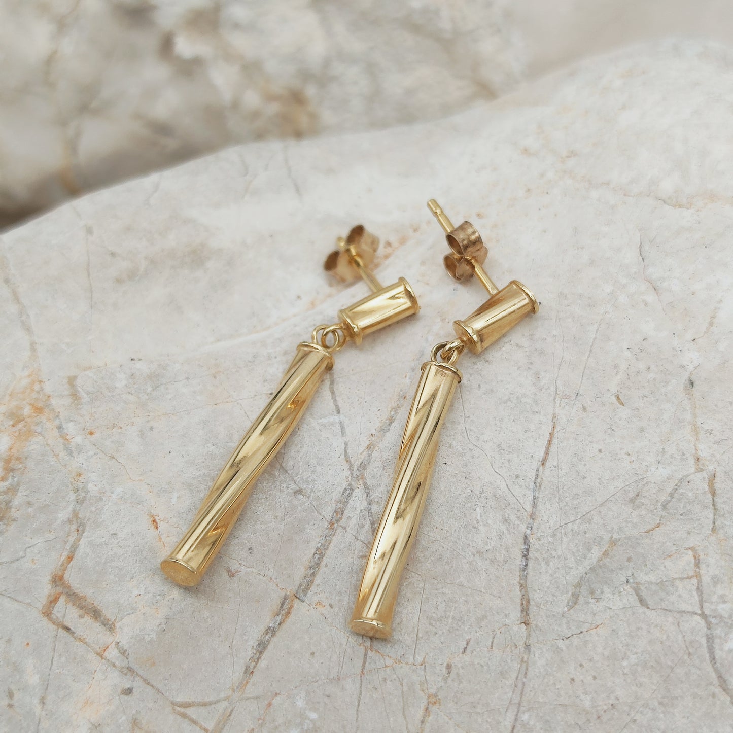 Vintage Italiaanse gouden oorbellen met lange hanger