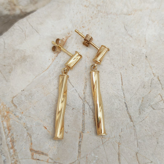 Vintage 9 karaat gouden oorbellen met getorste hanger