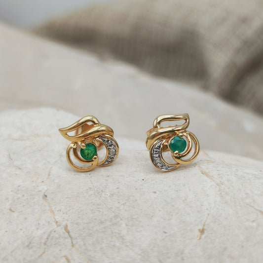 Vintage 18 karaat gouden oorbellen met smaragd en diamant
