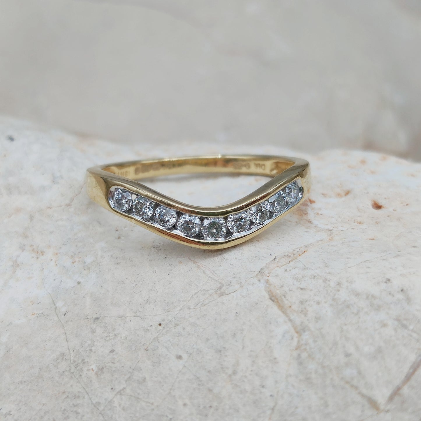 Curved Diamond Band 0.25 ct 18K Gold