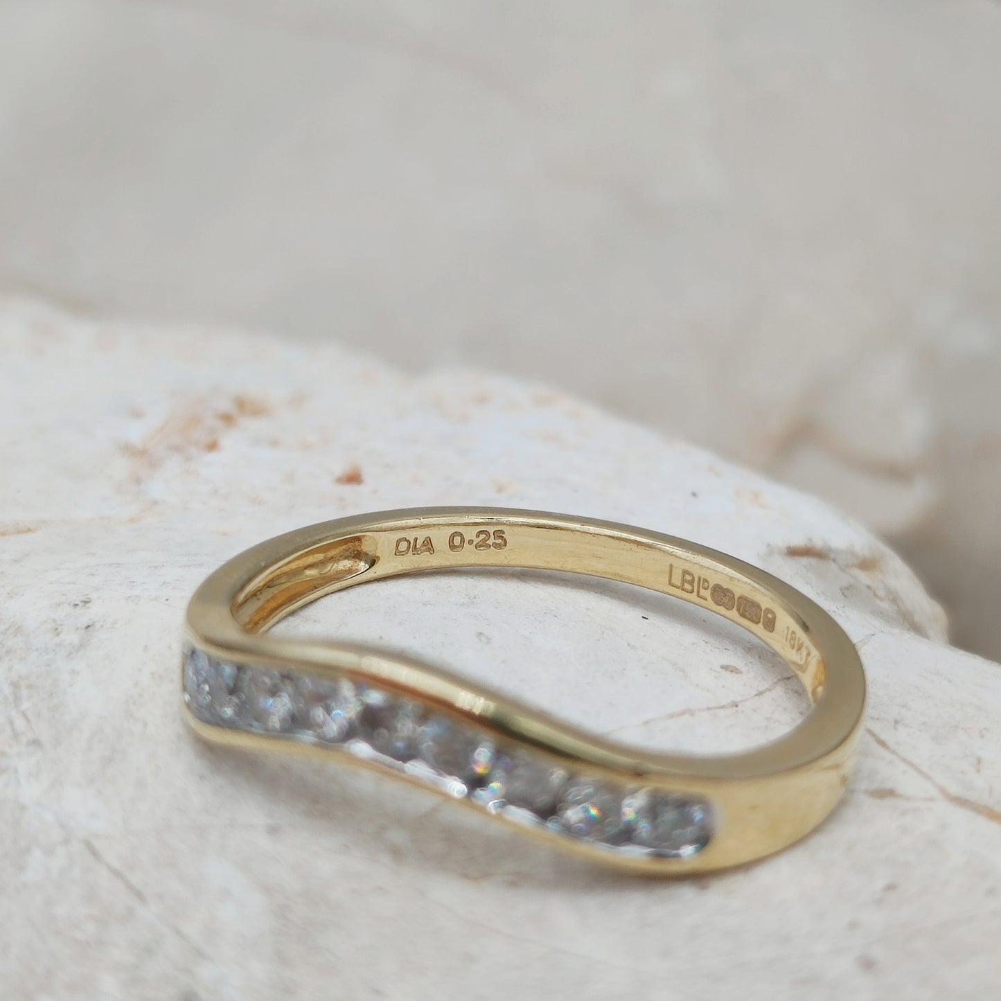 Curved Diamond Band 0.25 ct 18K Gold
