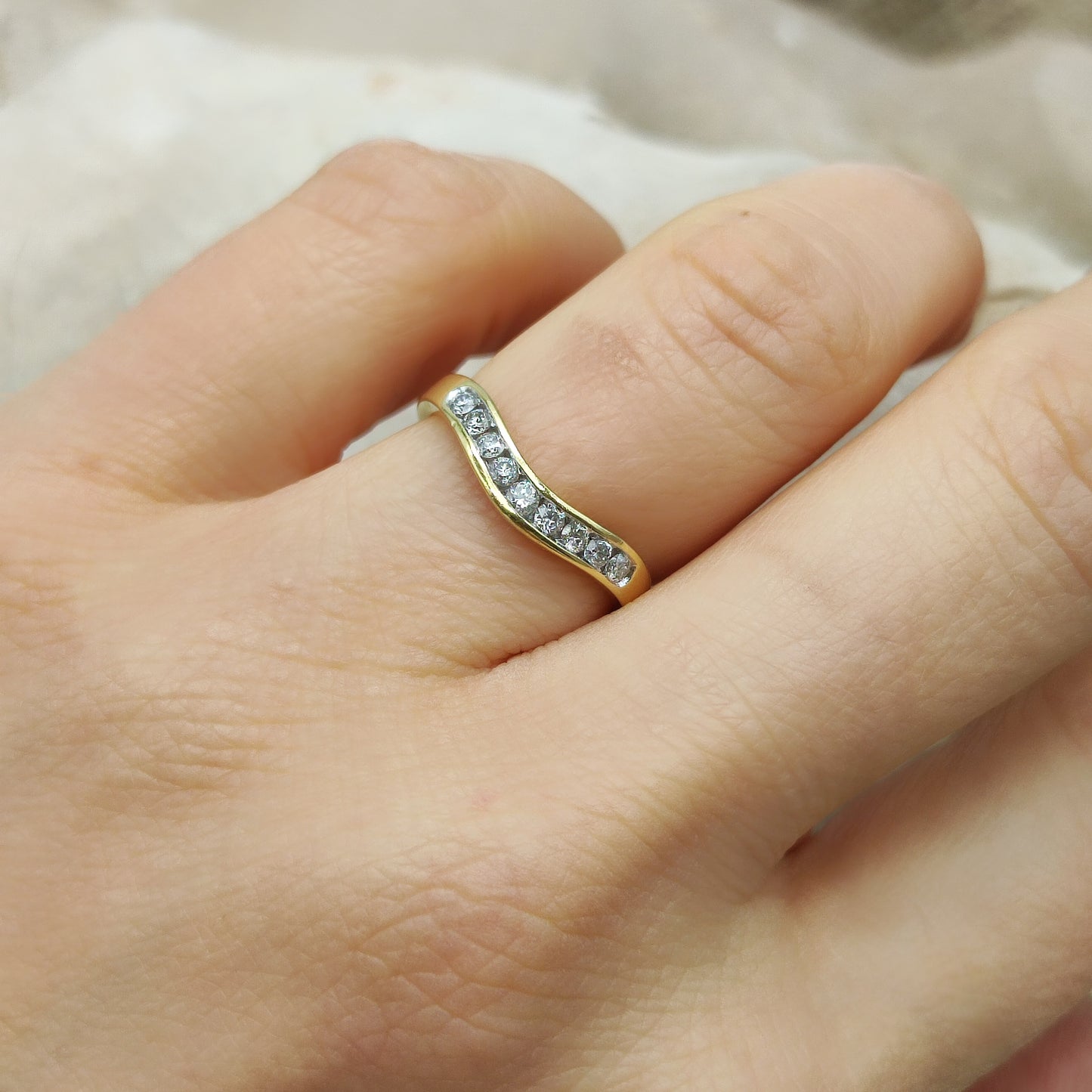 Curved Diamond Band 0.25 ct 18K Gold