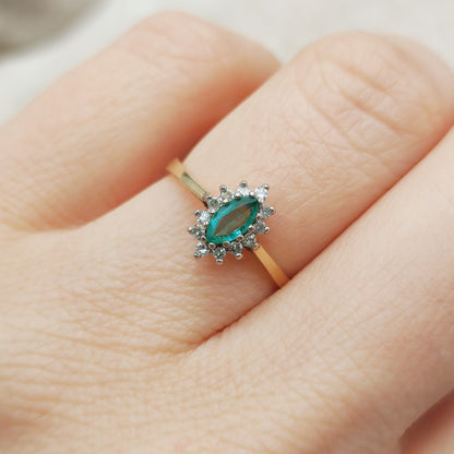 Vintage Emerald and Diamond Cluster Ring 18ct Gold London 1985