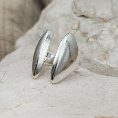 Detail van modernistische ring Hans Hansen 925 Denemarken