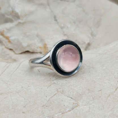 Vintage zilveren ring met rozenkwarts cabochon van Niels Erik From