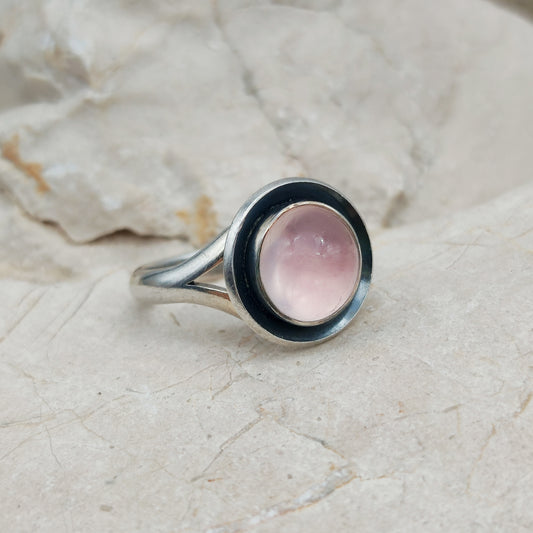 Vintage zilveren ring met rozenkwarts cabochon van Niels Erik From