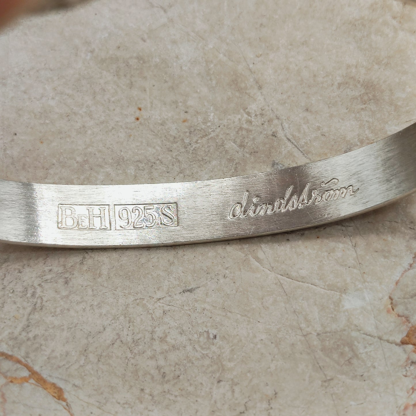Detail van de binnenzijde met keurmerken