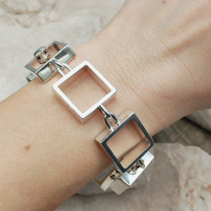 Hans Hansen armband gedragen om de pols