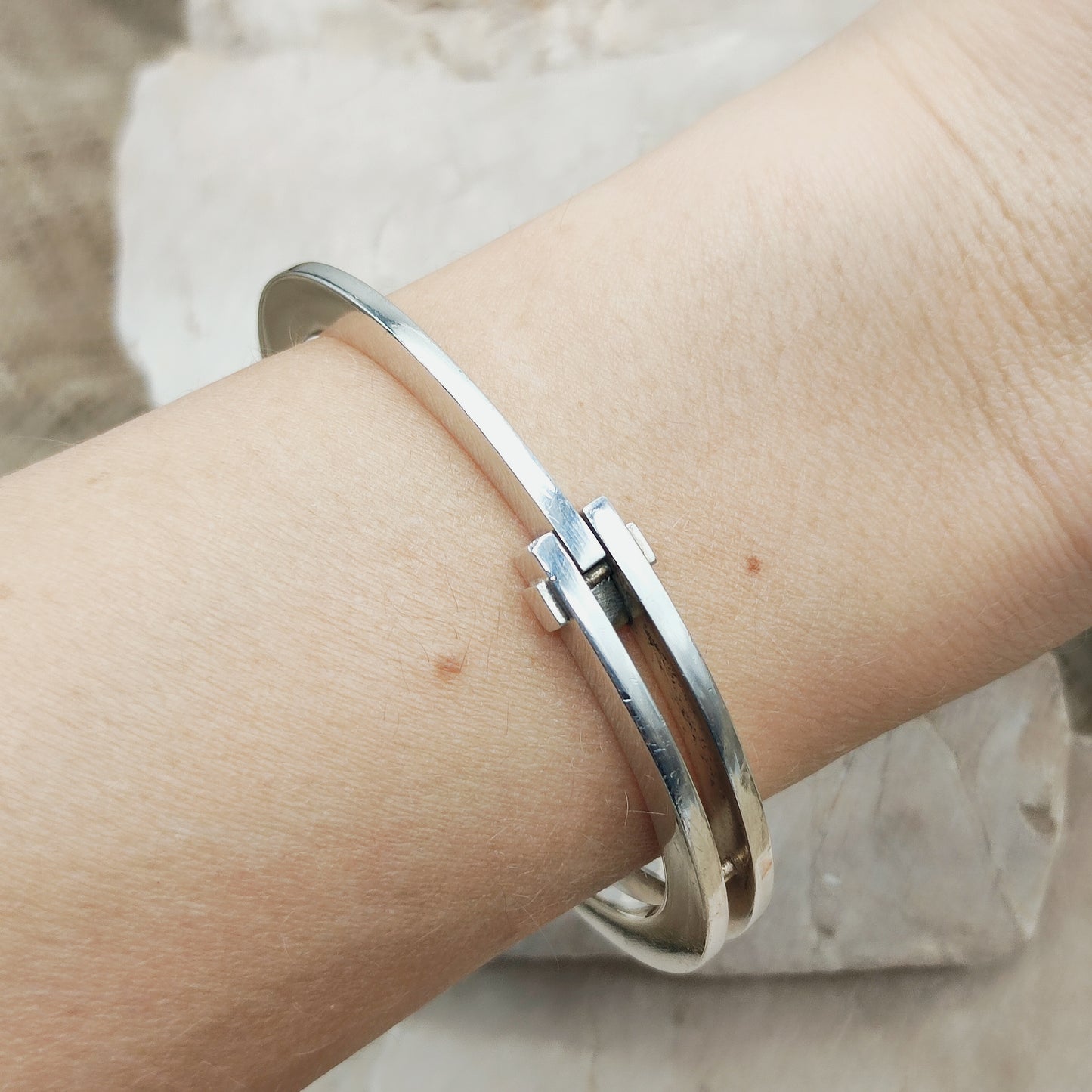 Ovale Hans Hansen armband op de pols