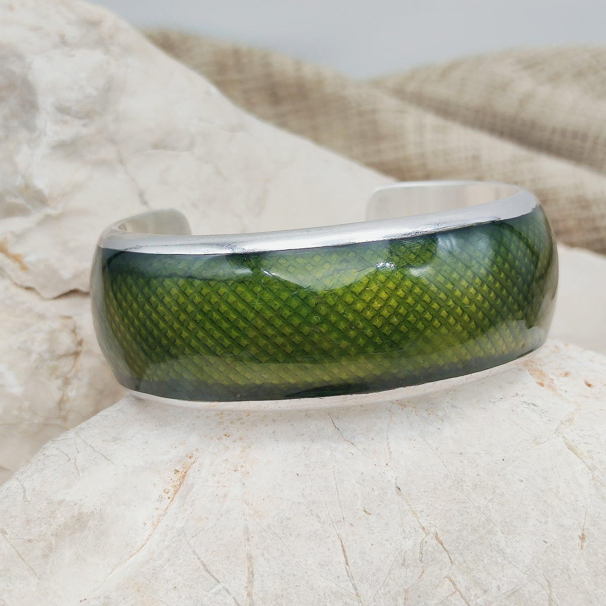 Brede Gori cuffarmband van Italiaans 925 zilver met donkergroen guilloché-email.