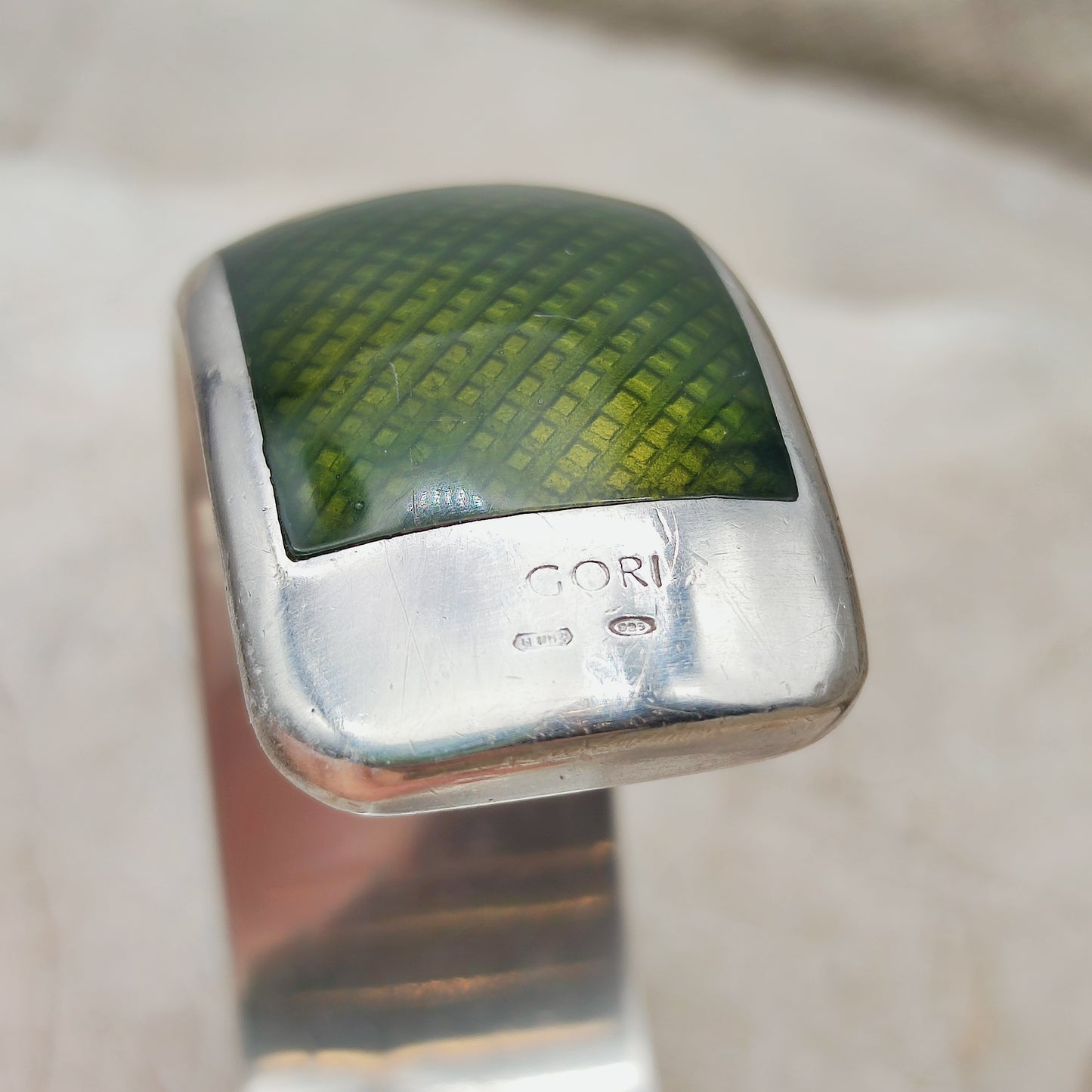 Italiaanse keurmerken GORI, 925 en *1488 FI aan de buitenkant van de armband.