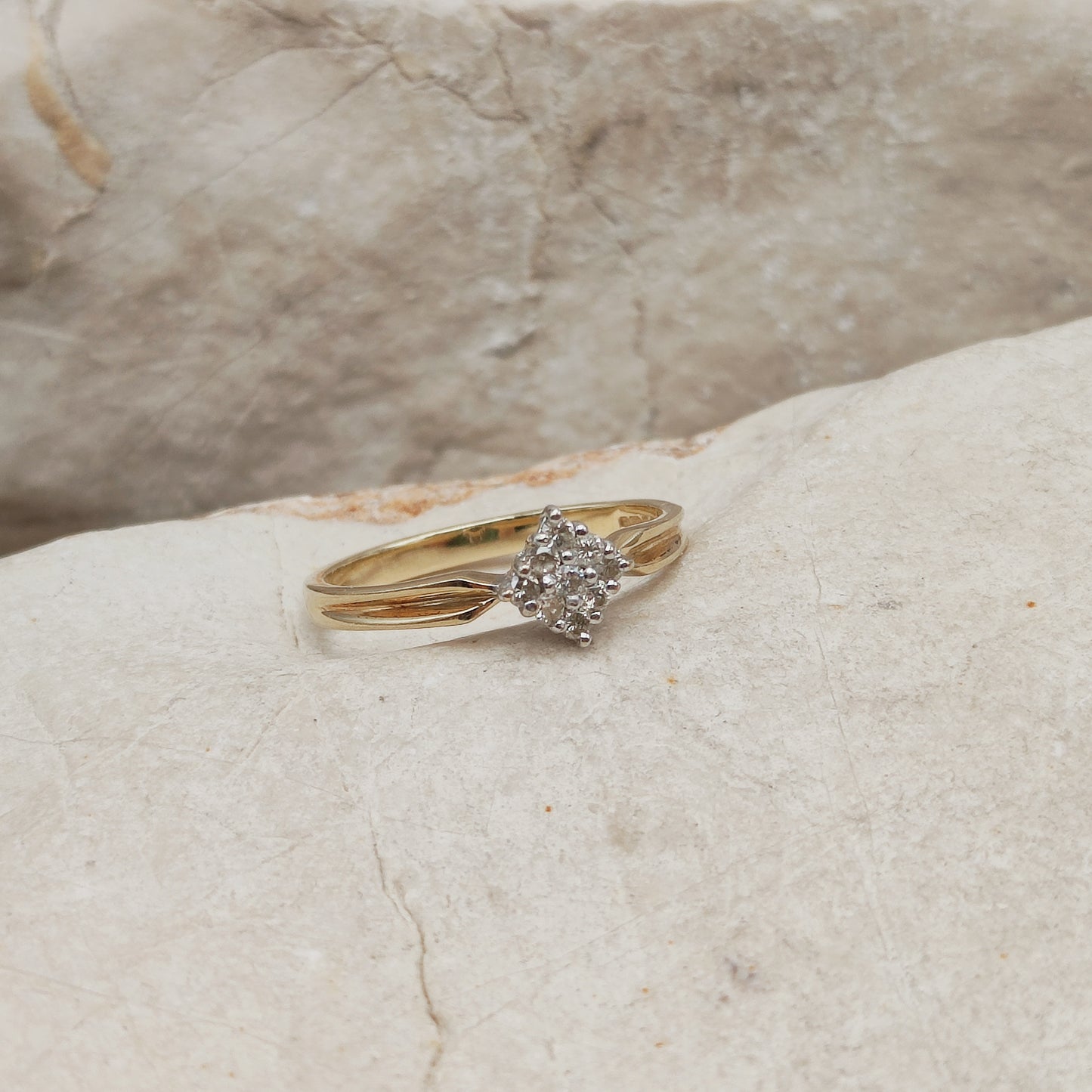 9 Carat gold vintage ring with Diamond Square Cluster
