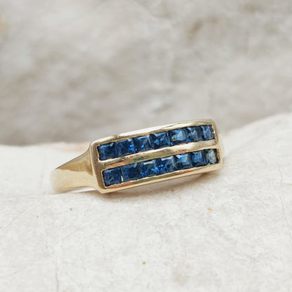 Vintage Carré Sapphire Ring in 18 Carat Gold