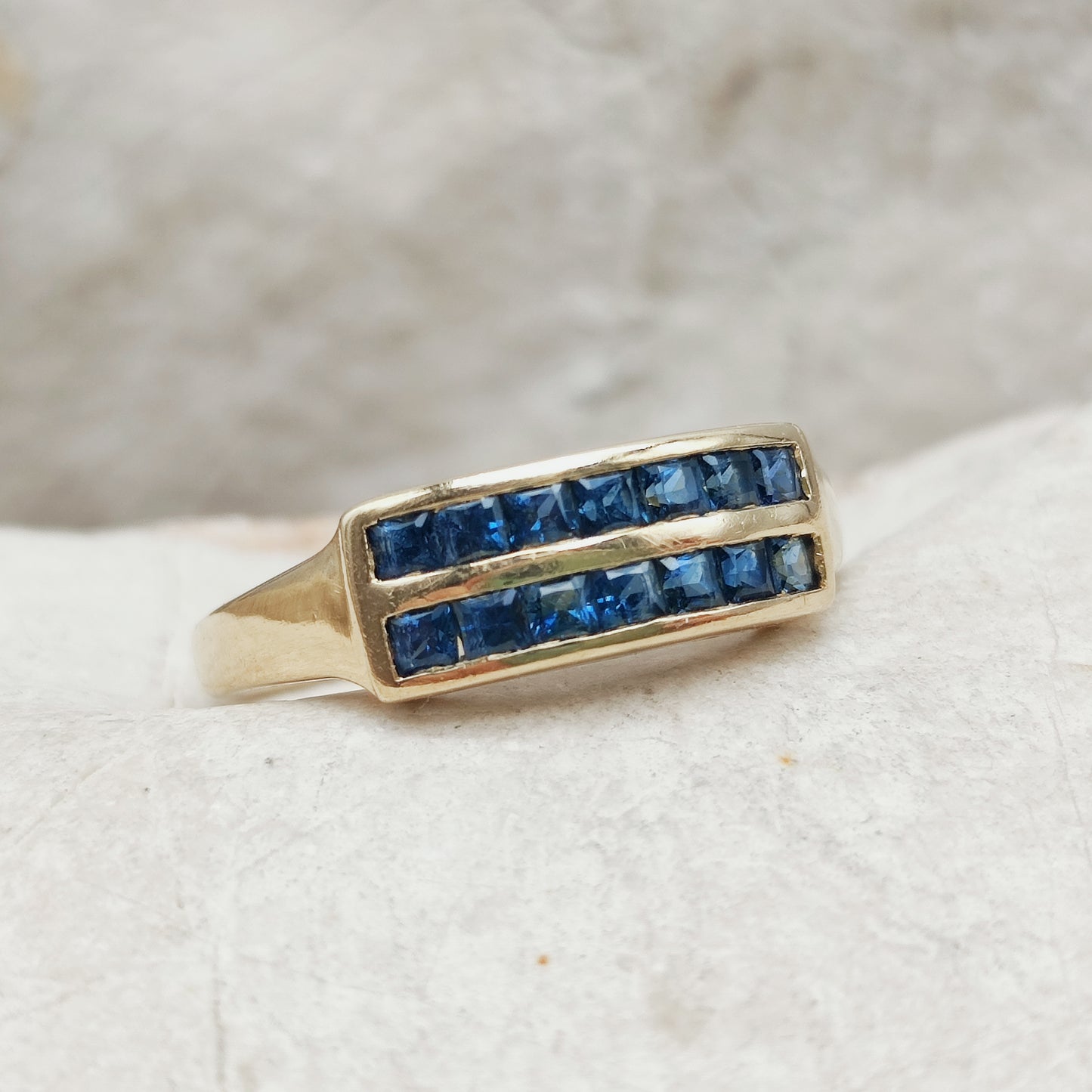 Vintage Carré Sapphire Ring in 18 Carat Gold