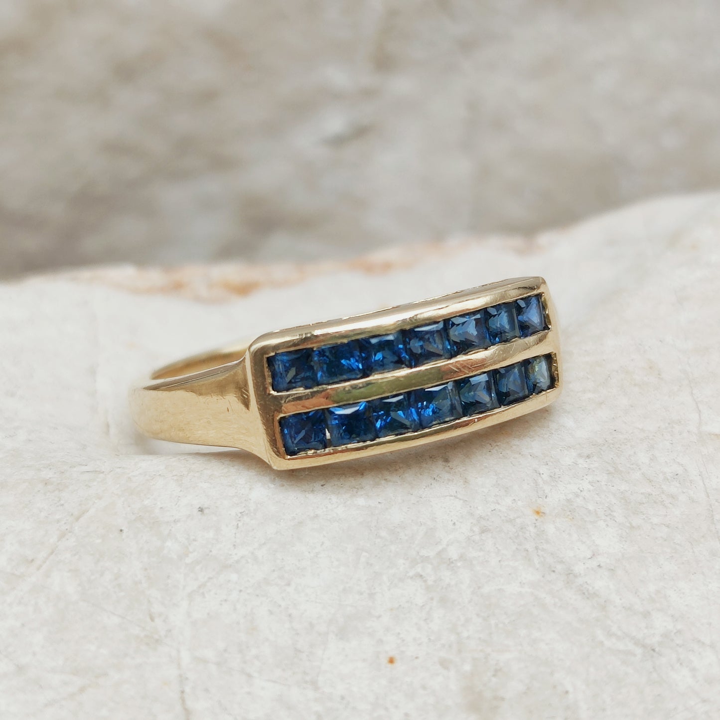 Vintage Carré Sapphire Ring in 18 Carat Gold