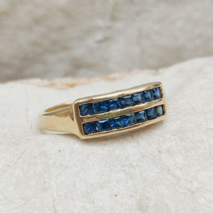 Vintage Carré Sapphire Ring in 18 Carat Gold