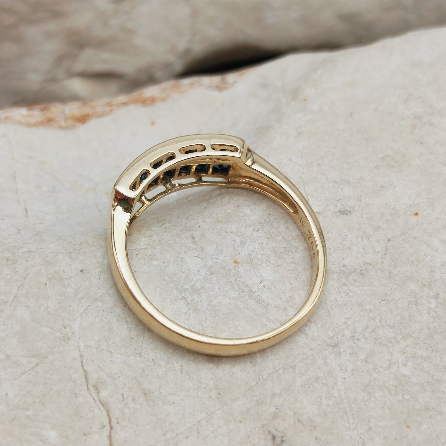 Vintage Carré Sapphire Ring in 18 Carat Gold