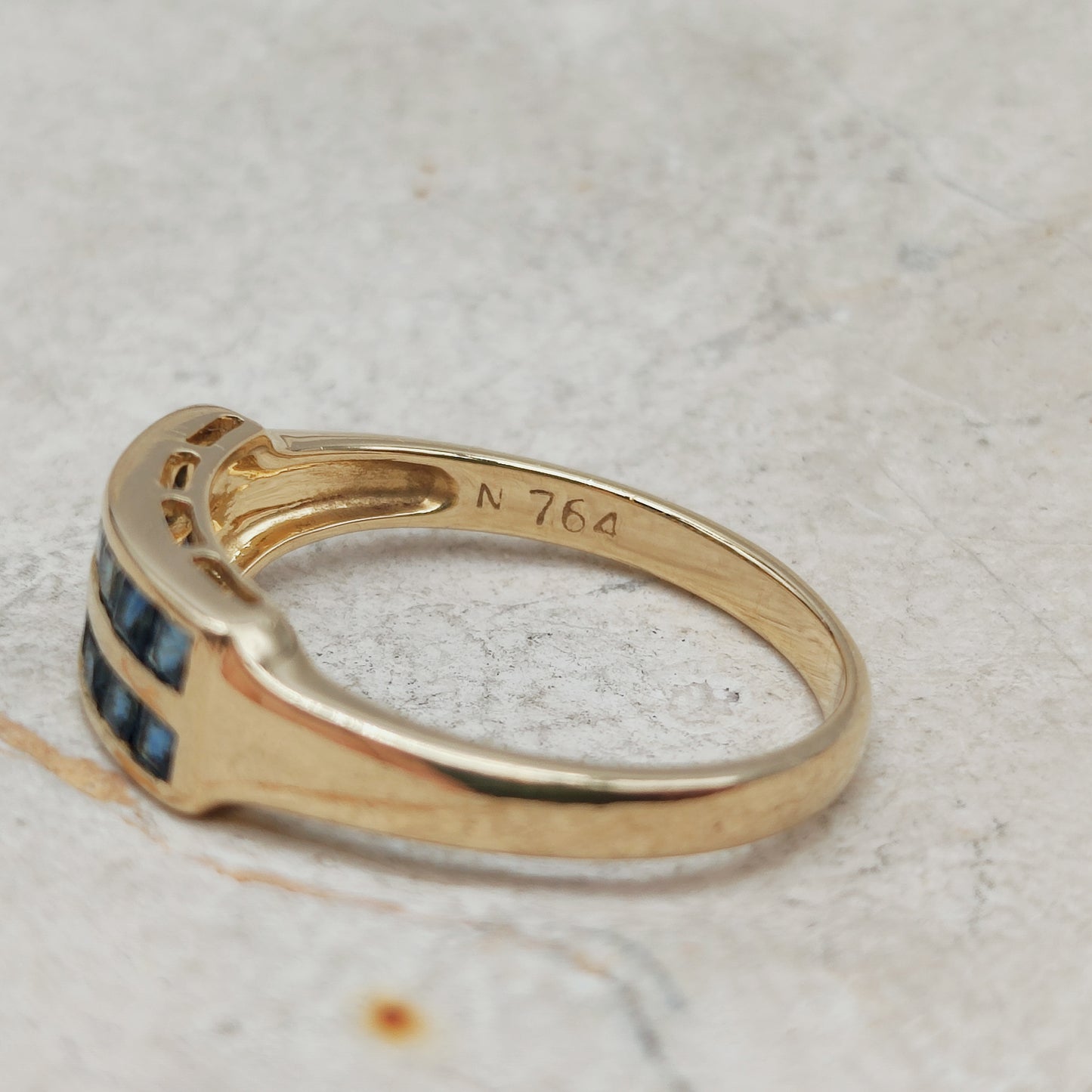 Vintage Carré Sapphire Ring in 18 Carat Gold