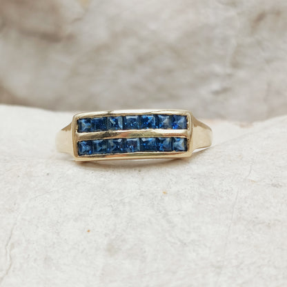 Vintage Carré Sapphire Ring in 18 Carat Gold