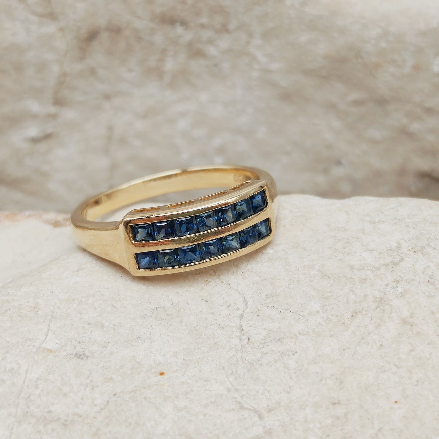 Vintage Carré Sapphire Ring in 18 Carat Gold