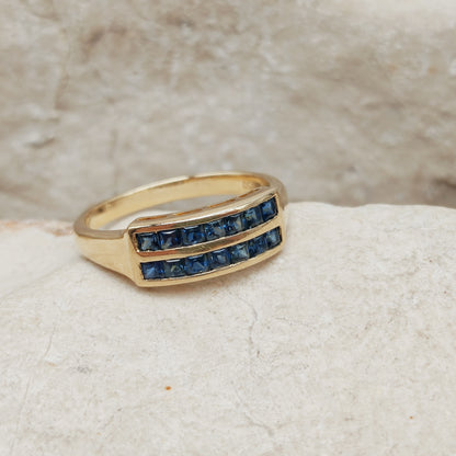 Vintage Carré Sapphire Ring in 18 Carat Gold