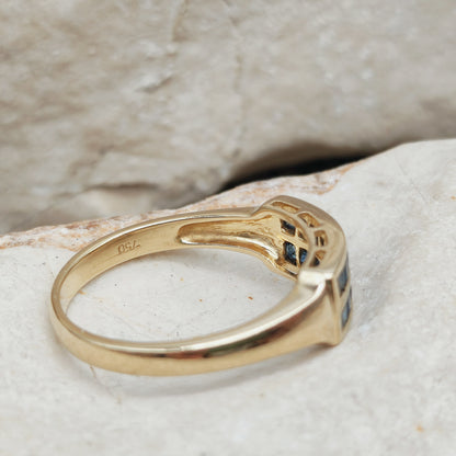 Vintage Carré Sapphire Ring in 18 Carat Gold