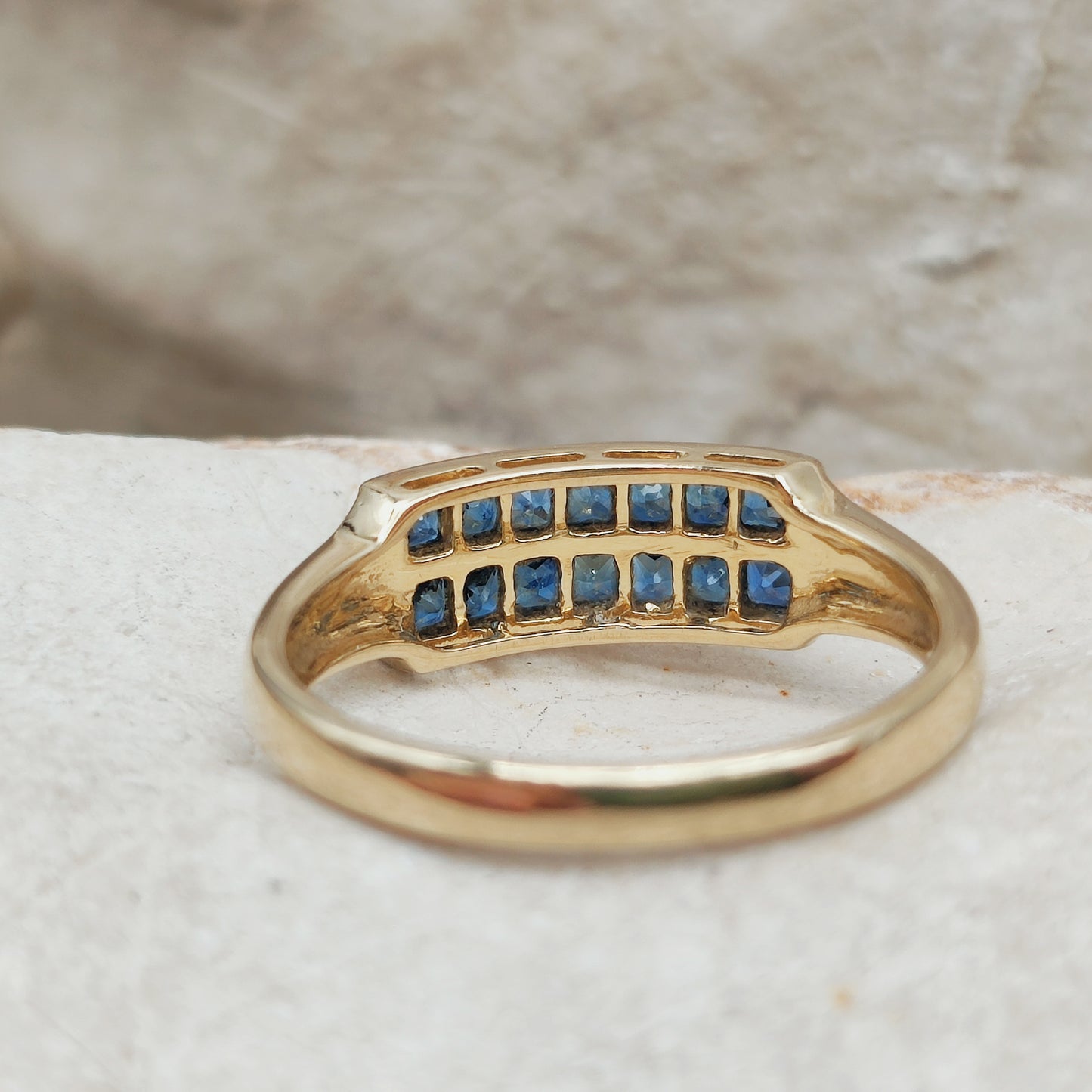 Vintage Carré Sapphire Ring in 18 Carat Gold