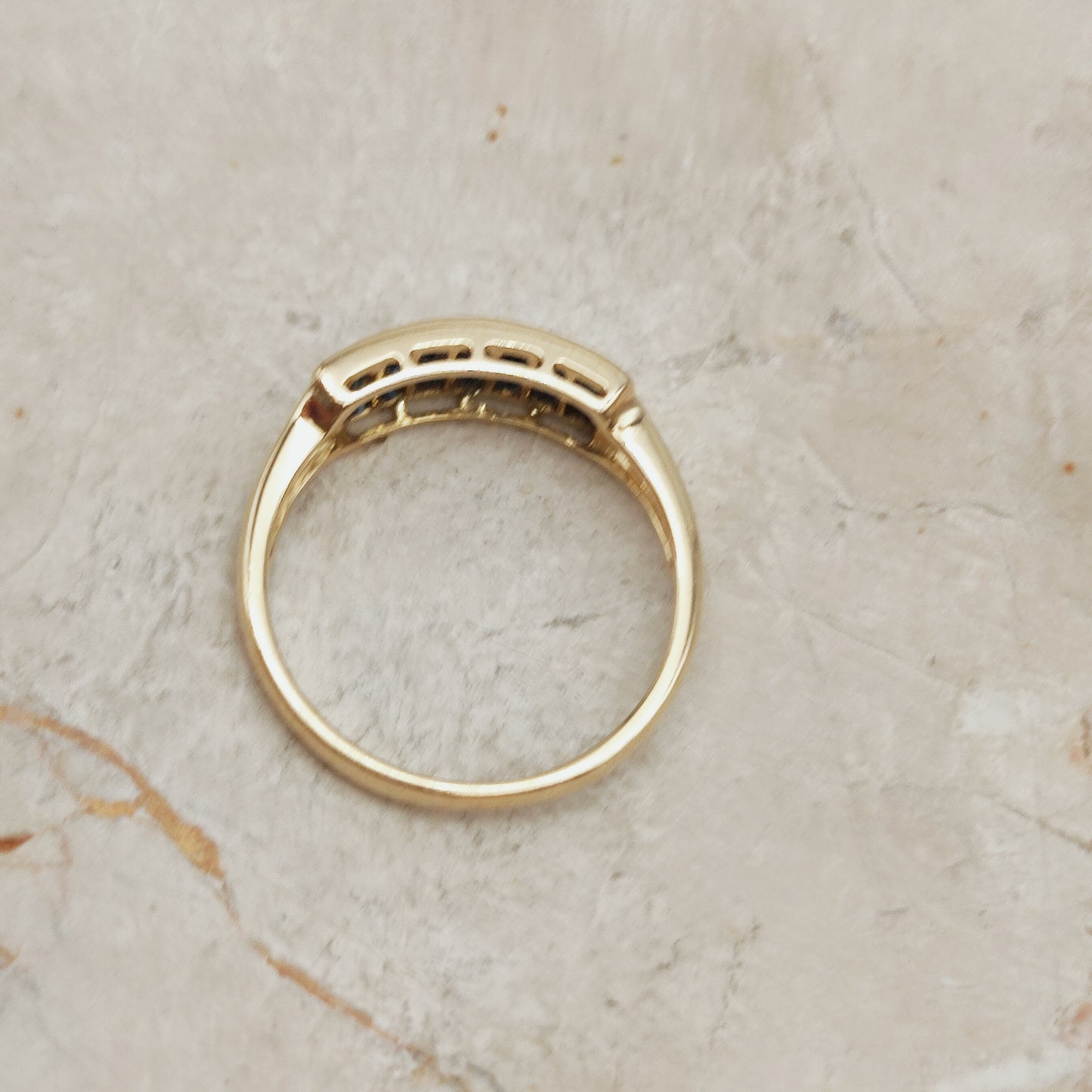 Vintage Carré Sapphire Ring in 18 Carat Gold