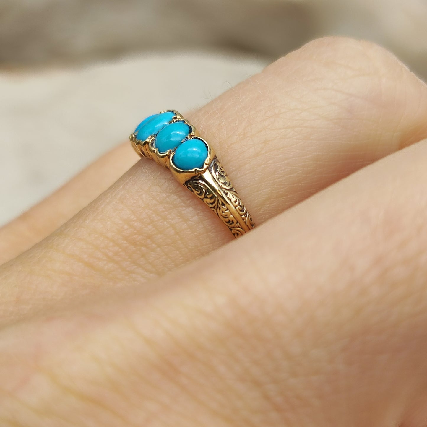 Gegraveerde Victoriaanse ringband met turkoois