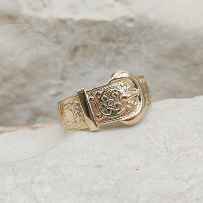 Vintage 1980's Buckle ring in 9K Gold