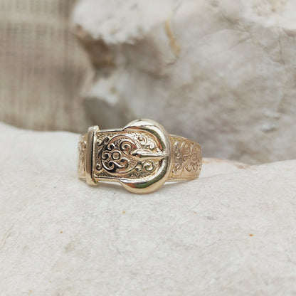 Vintage 1980's Buckle ring in 9K Gold