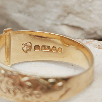 Vintage 1980's Buckle ring in 9K Gold